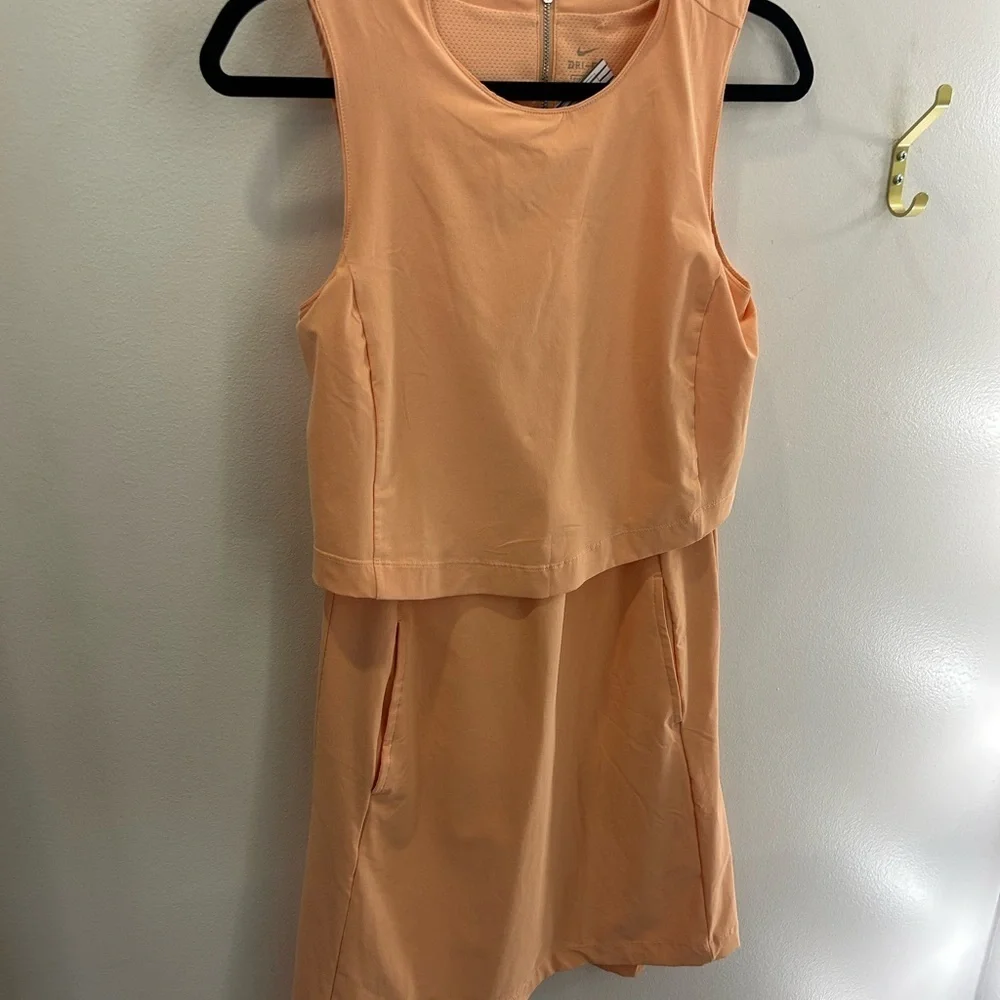 Nike Women's XSmall GOLF FLEX ACE DRESS Peach - Picture 2 of 5